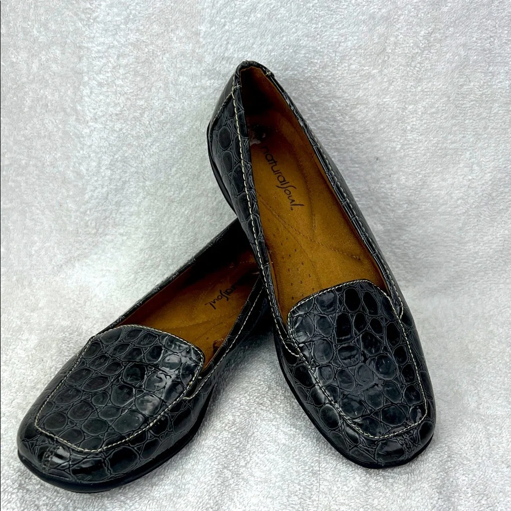 Natural soul, suede interior, gray crocodile flat